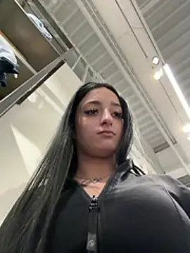 BiancaCharm online show from May 5, 2026, 10:51 am