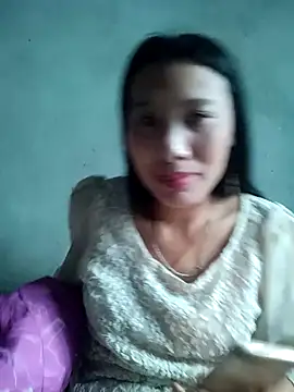 Snapshot of Leiley_98 chatting on May 4, 2026, 12:14 am Leiley 98 online show from May 4, 2026, 12:14 am