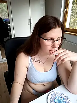 lina mayer  online show from April 15, 2026, 6:08 am