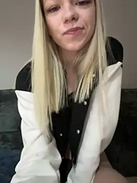 Lil-Luna online show from April 7, 2026, 8:10 pm