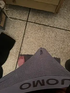 Snapshot of maxhot695 chatting on March 25, 2026, 12:37 pm maxhot695 online show from March 25, 2026, 12:37 pm