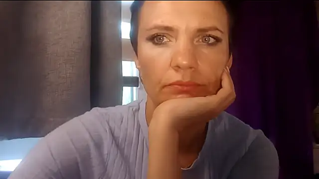 Snapshot of HotMamaQueen234 chatting on August 7, 2026, 10:32 am HotMamaQueen234 online show from August 7, 2026, 10:32 am