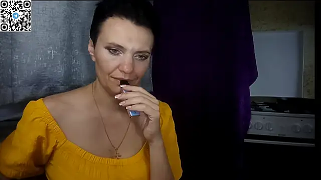 Snapshot of HotMamaQueen234 chatting on June 29, 2026, 12:39 am HotMamaQueen234 online show from June 29, 2026, 12:39 am