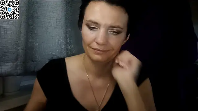 Snapshot of HotMamaQueen234 chatting on June 13, 2026, 12:52 am HotMamaQueen234 online show from June 13, 2026, 12:52 am
