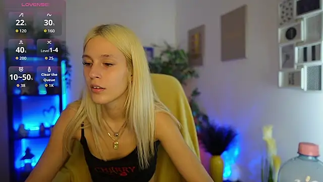 Luna Grace18 online show from June 18, 2026, 1:27 pm