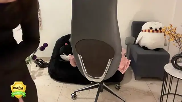 vishakha2121 online show from March 18, 2026, 11:35 am