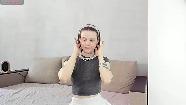 Lili pixxie  online show from May 12, 2026, 9:04 am