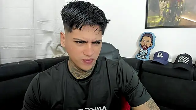 sweetlatinoboy online show from May 5, 2026, 11:35 am