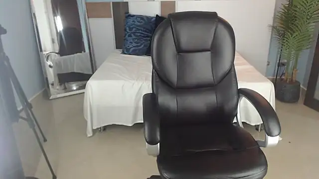 Snapshot of caroline_blair1 chatting on April 29, 2026, 5:30 pm caroline blair1 online show from April 29, 2026, 5:30 pm