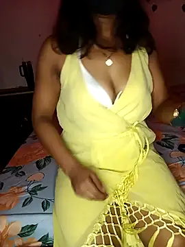 mayakapoor880 online show from April 30, 2026, 6:48 pm