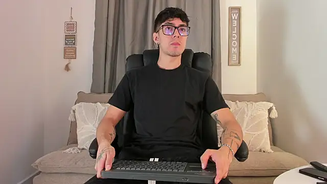 Snapshot of etham_wolf1 chatting on March 25, 2026, 5:34 pm etham wolf1 online show from March 25, 2026, 5:34 pm