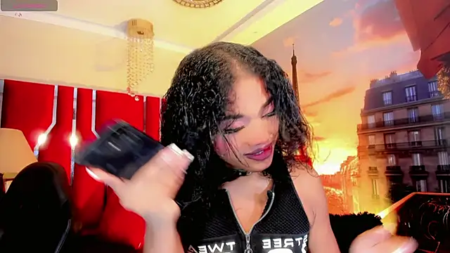 Paola Delfino online show from June 17, 2026, 11:31 am