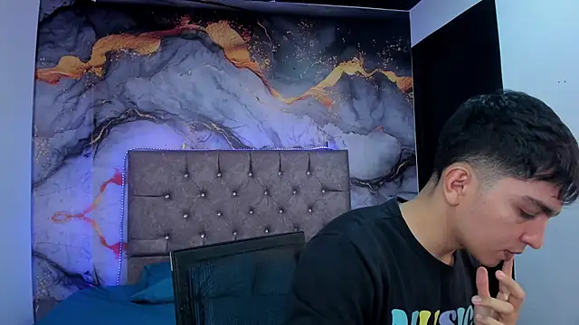 Snapshot of ZytherWolf chatting on March 17, 2026, 3:31 am ZytherWolf online show from March 17, 2026, 3:31 am