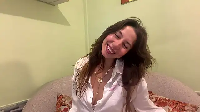 Julieta Jol online show from June 3, 2026, 2:33 pm
