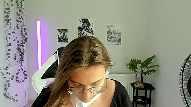 Mia kristal online show from July 24, 2026, 10:22 am