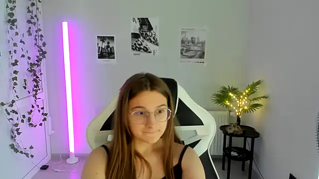 Mia kristal online show from July 22, 2026, 1:13 pm