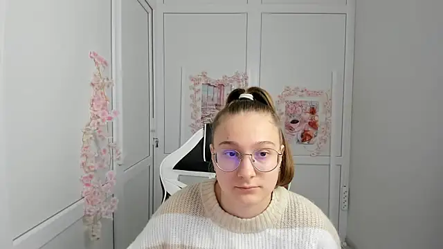 Snapshot of Mia_kristal chatting on May 26, 2026, 8:34 am Mia kristal online show from May 26, 2026, 8:34 am