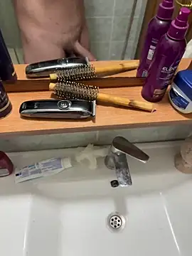 Snapshot of Emirr10 chatting on March 24, 2026, 10:48 am Emirr10 online show from March 24, 2026, 10:48 am