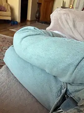 Snapshot of Emirr10 chatting on March 26, 2026, 2:59 pm Emirr10 online show from March 26, 2026, 2:59 pm