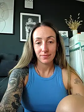 Snapshot of NicoleKaiser chatting on April 7, 2026, 5:04 pm NicoleKaiser online show from April 7, 2026, 5:04 pm