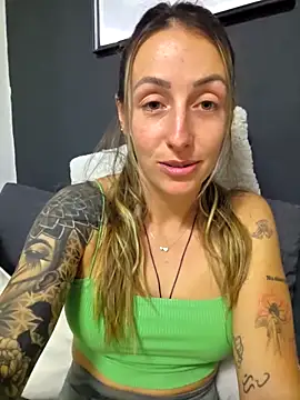 Snapshot of NicoleKaiser chatting on April 24, 2026, 7:05 pm NicoleKaiser online show from April 24, 2026, 7:05 pm