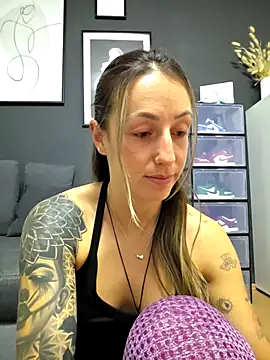 Snapshot of NicoleKaiser chatting on April 16, 2026, 6:08 pm NicoleKaiser online show from April 16, 2026, 6:08 pm