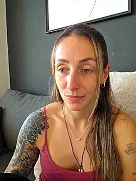 Snapshot of NicoleKaiser chatting on April 30, 2026, 8:10 am NicoleKaiser online show from April 30, 2026, 8:10 am