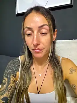 Snapshot of NicoleKaiser chatting on May 6, 2026, 6:34 pm NicoleKaiser online show from May 6, 2026, 6:34 pm