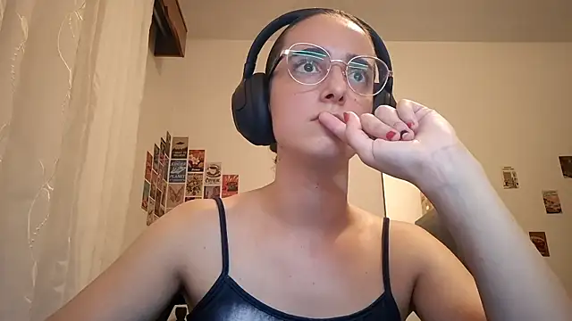 Snapshot of SanjuanaEytchison chatting on March 27, 2026, 11:05 pm SanjuanaEytchison online show from March 27, 2026, 11:05 pm