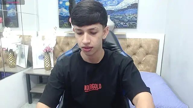 Snapshot of AdrianFranko chatting on July 3, 2026, 12:33 pm AdrianFranko online show from July 3, 2026, 12:33 pm