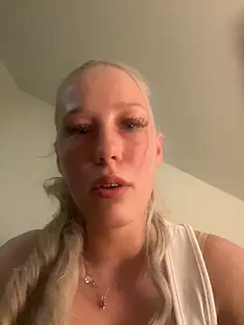 LeniMaria online show from March 18, 2026, 8:21 pm