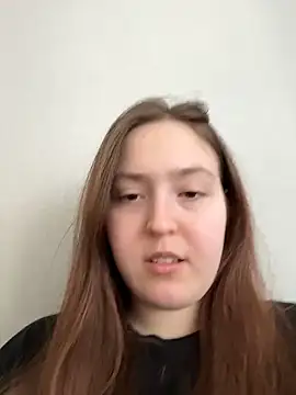 Snapshot of charmingggirl chatting on April 13, 2026, 9:35 am charmingggirl online show from April 13, 2026, 9:35 am