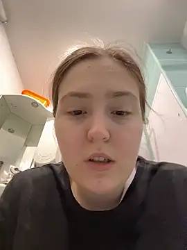 Snapshot of charmingggirl chatting on April 7, 2026, 7:54 am charmingggirl online show from April 7, 2026, 7:54 am