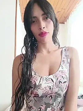 DolceLucie online show from April 8, 2026, 6:42 pm