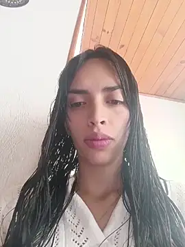 DolceLucie online show from April 12, 2026, 5:27 pm