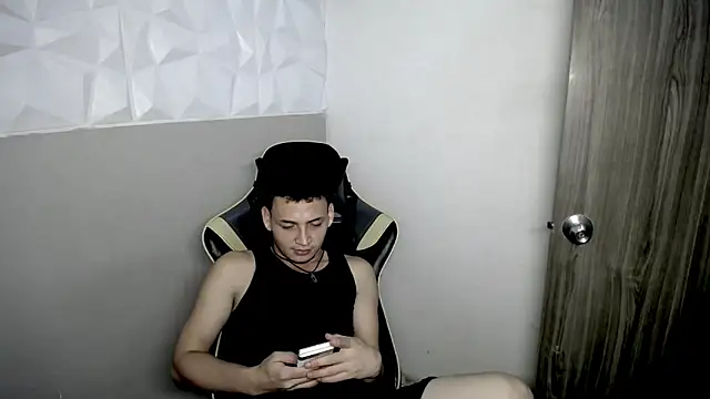 Snapshot of Mathias_twinkk chatting on April 15, 2026, 4:29 am Mathias twinkk online show from April 15, 2026, 4:29 am