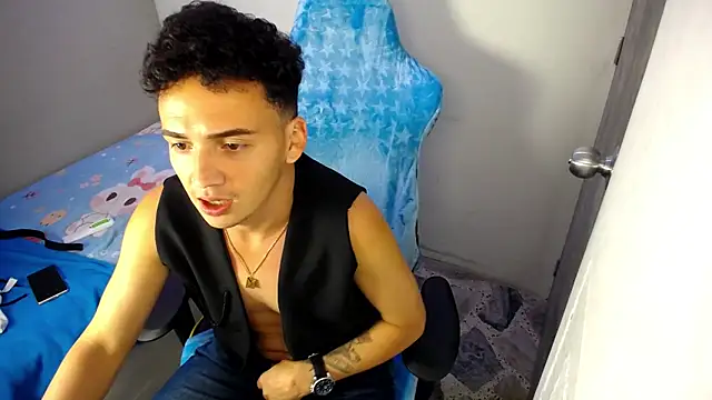 Snapshot of Mathias_twinkk chatting on April 6, 2026, 3:46 am Mathias twinkk online show from April 6, 2026, 3:46 am