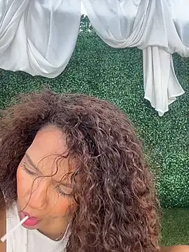 Snapshot of CurlyOopsieXXX chatting on July 2, 2026, 9:21 pm CurlyOopsieXXX online show from July 2, 2026, 9:21 pm