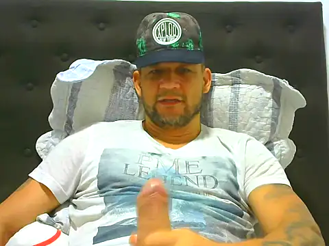 Snapshot of altenori chatting on May 11, 2026, 2:35 am altenori online show from May 11, 2026, 2:35 am