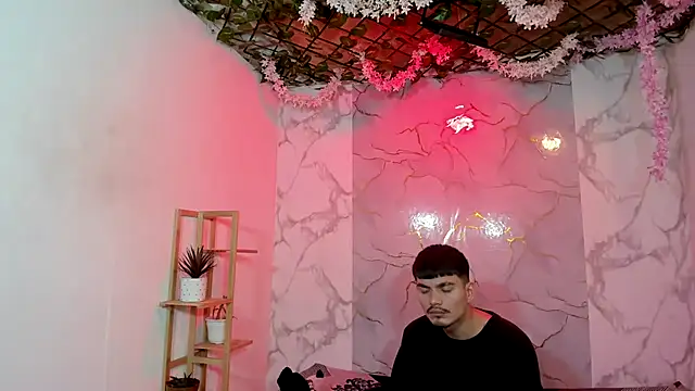 Nahomi hot 77 online show from May 11, 2026, 12:17 pm