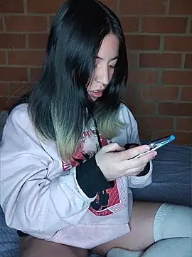 Snapshot of Petite_CherryX chatting on April 21, 2026, 2:14 am Petite CherryX online show from April 21, 2026, 2:14 am