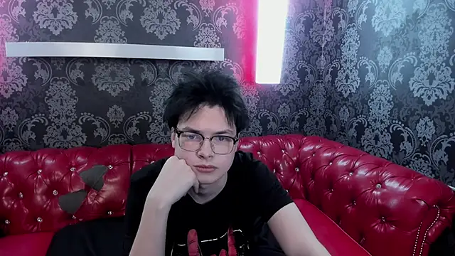 Snapshot of EdwardBev chatting on March 19, 2026, 9:37 pm EdwardBev online show from March 19, 2026, 9:37 pm