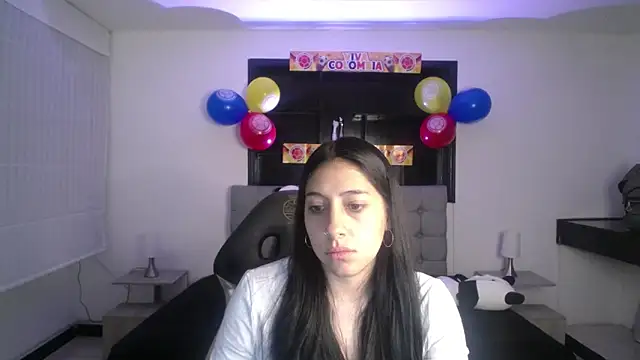 Snapshot of Melannyy_V chatting on June 19, 2026, 12:44 pm Melannyy V online show from June 19, 2026, 12:44 pm