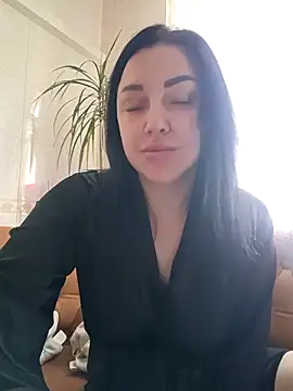 Snapshot of Elsie-Nora chatting on March 27, 2026, 10:05 am Elsie-Nora online show from March 27, 2026, 10:05 am