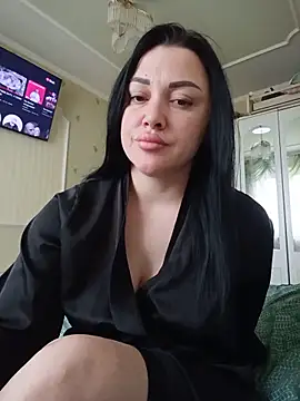 Snapshot of Elsie-Nora chatting on May 18, 2026, 5:45 am Elsie-Nora online show from May 18, 2026, 5:45 am