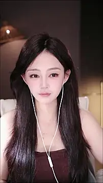 Anne-w online show from April 6, 2026, 8:48 am