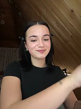 hellokiityy online show from March 20, 2026, 8:43 pm