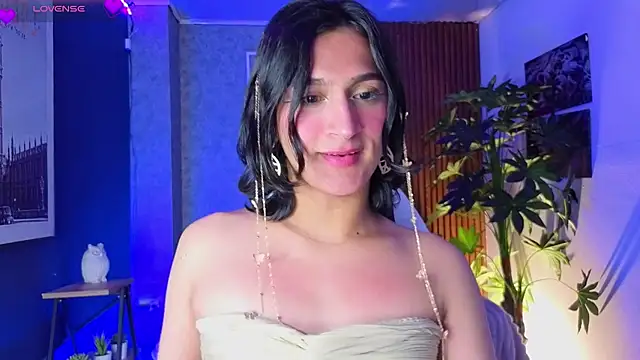 Zoee Kiss  online show from June 27, 2026, 5:35 am