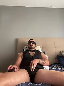 HOTB0Y18 online show from April 15, 2026, 6:01 pm