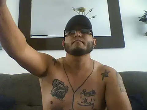 HOTB0Y18 online show from April 14, 2026, 7:41 pm